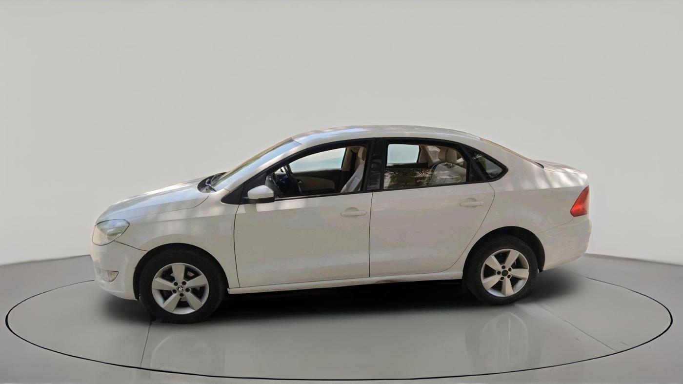 2016 Skoda Rapid 1.6 MPI STYLE PLUS AT, Petrol, Automatic, 39,923 km, exterior