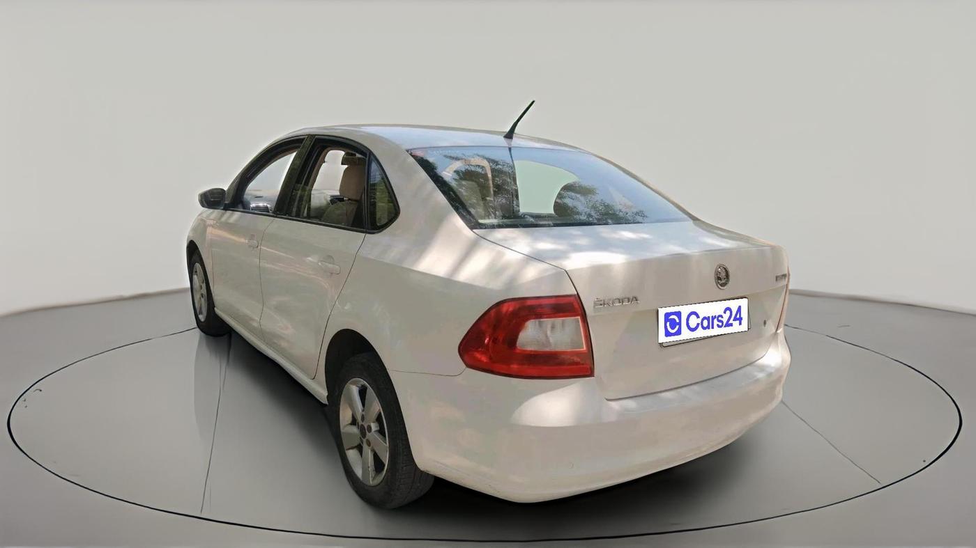 2016 Skoda Rapid 1.6 MPI STYLE PLUS AT, Petrol, Automatic, 39,923 km, exterior