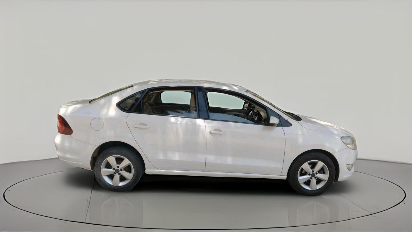 2016 Skoda Rapid 1.6 MPI STYLE PLUS AT, Petrol, Automatic, 39,923 km, exterior