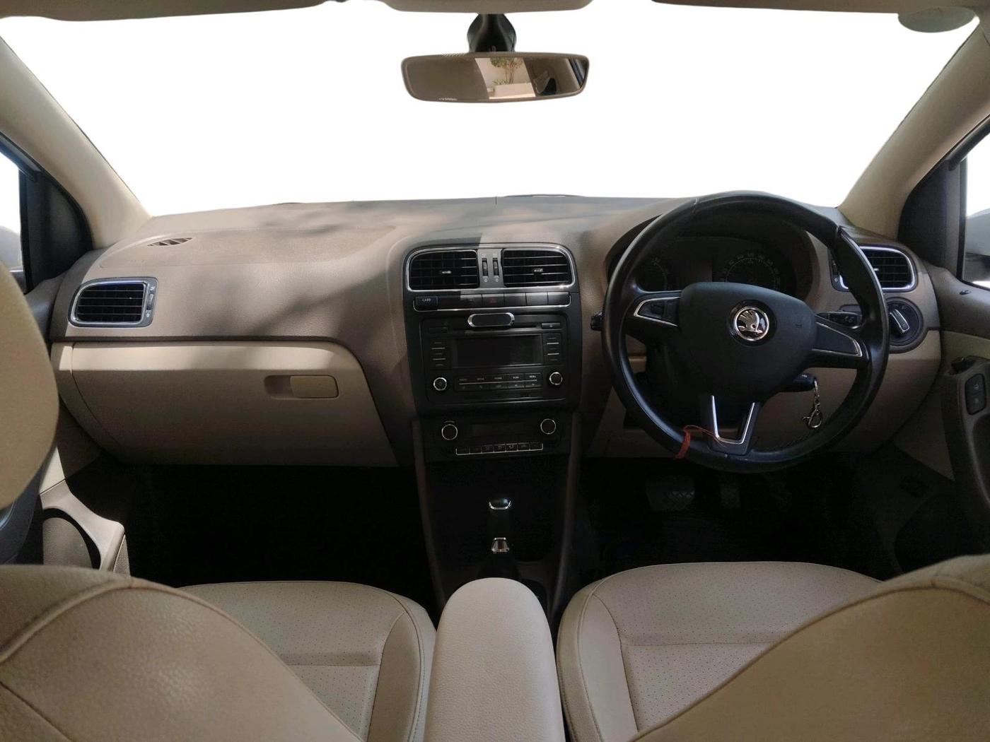 2016 Skoda Rapid 1.6 MPI STYLE PLUS AT, Petrol, Automatic, 39,923 km, interior