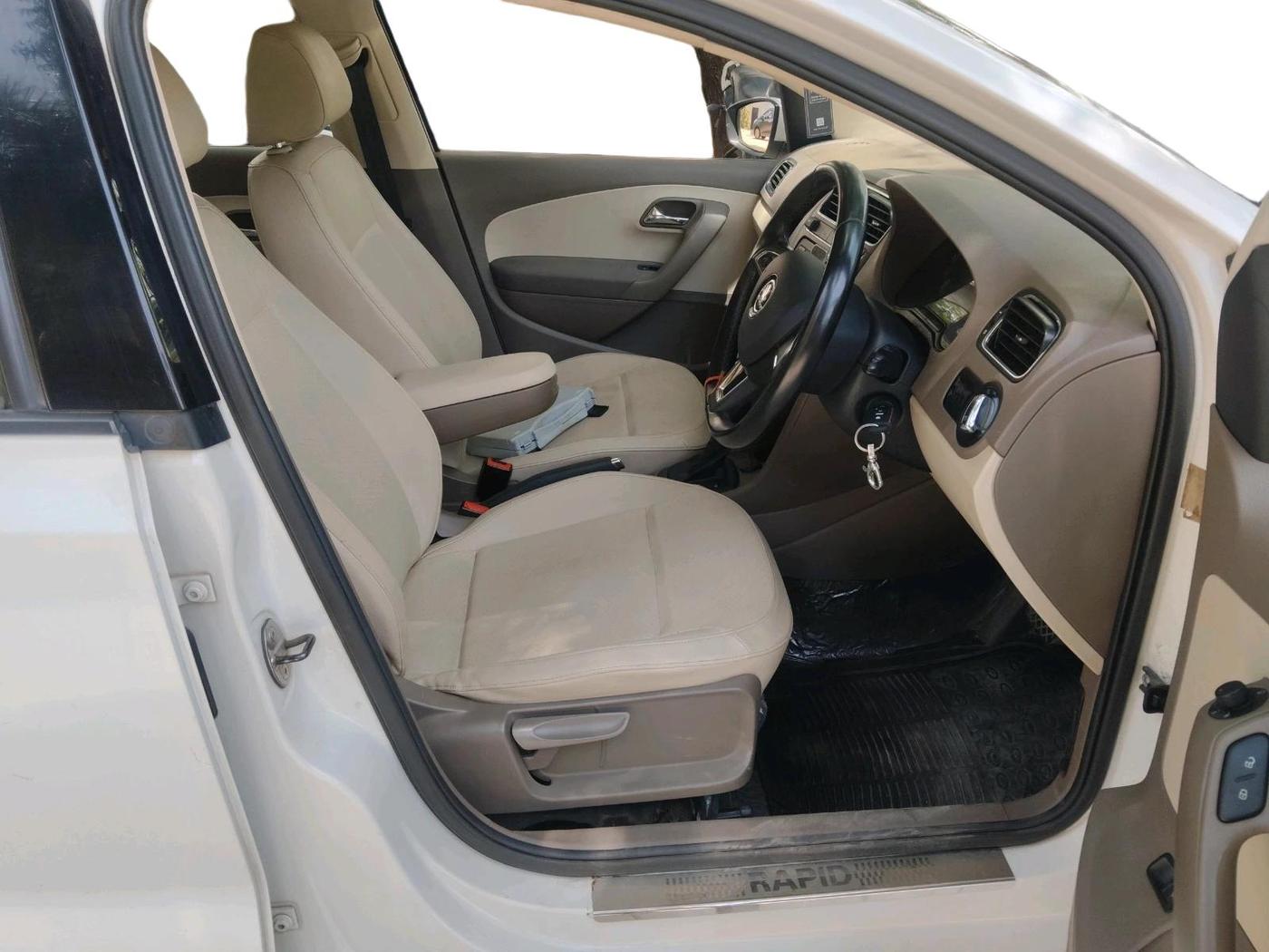 2016 Skoda Rapid 1.6 MPI STYLE PLUS AT, Petrol, Automatic, 39,923 km, interior