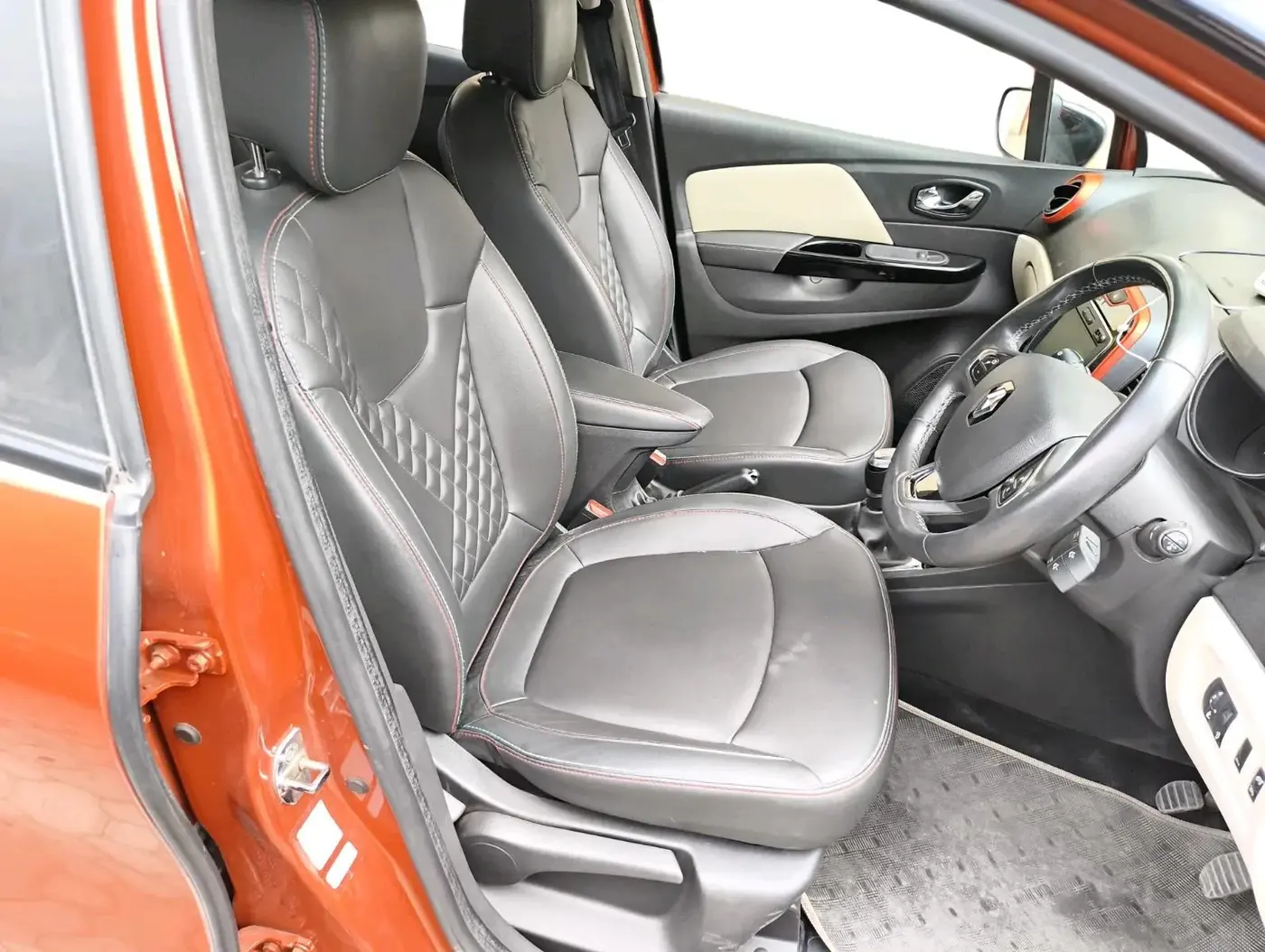 2019 Renault Captur PLATINE DIESEL DUAL TONE, Diesel, Manual, 57,635 km, interior