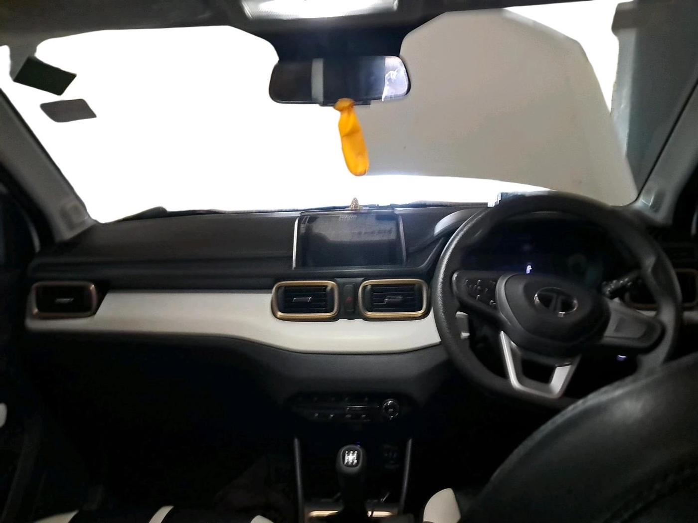 2024 Tata PUNCH ACCOMPLISHED DAZZLE SUNROOF CNG MT, CNG, Manual, 11,482 km, interior
