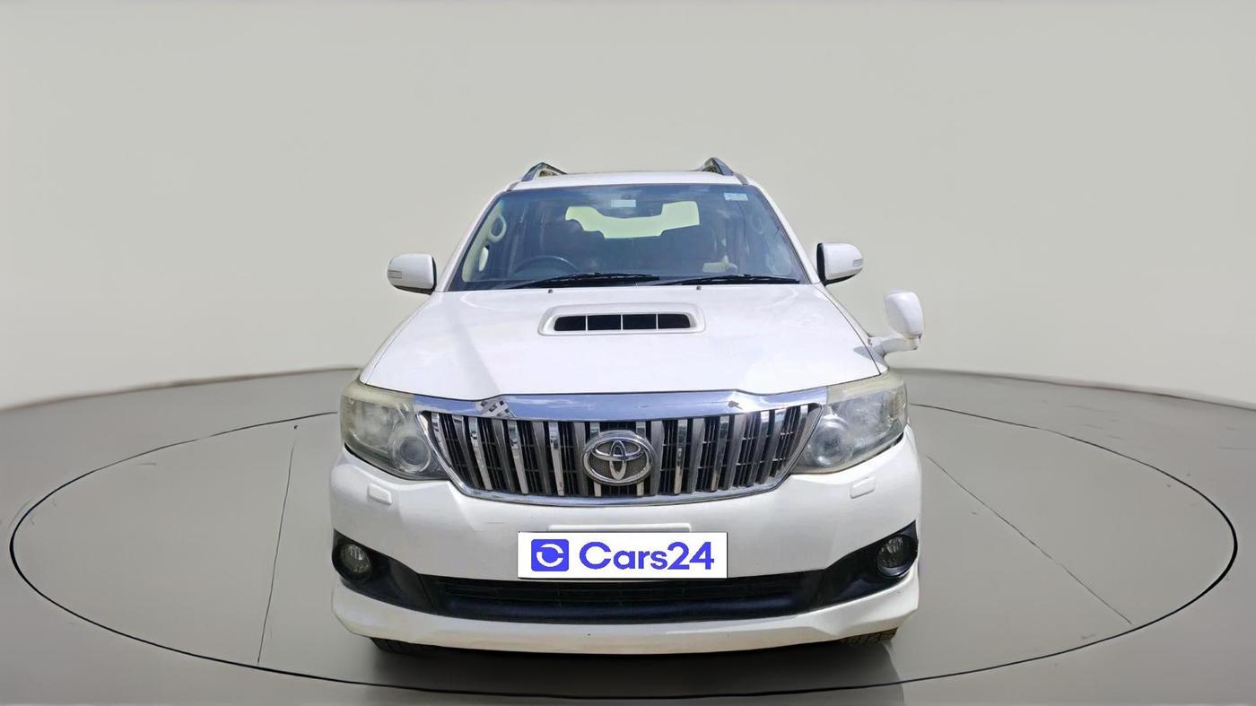 2014 Toyota Fortuner 3.0 4X2 AT, Diesel, Automatic, 2,27,890 km, exterior