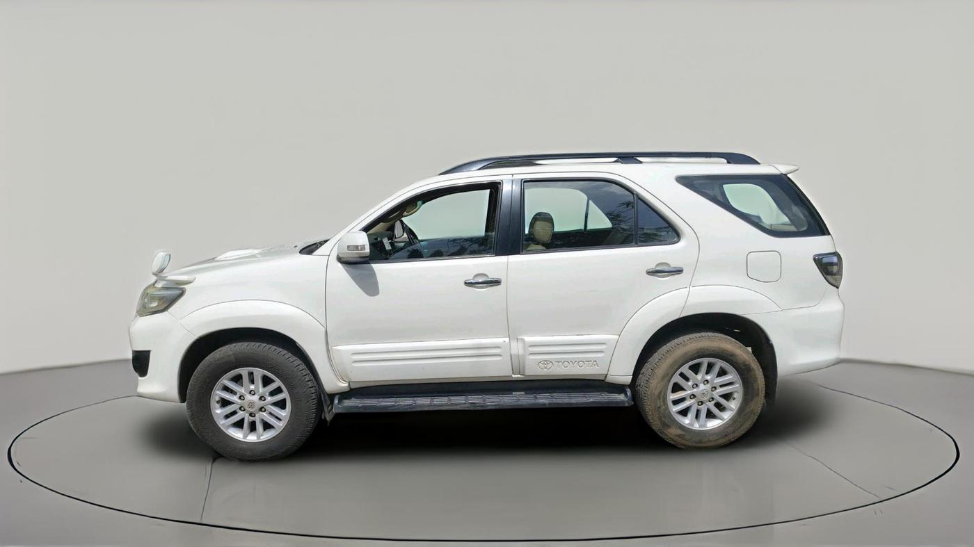 2014 Toyota Fortuner 3.0 4X2 AT, Diesel, Automatic, 2,27,890 km, exterior