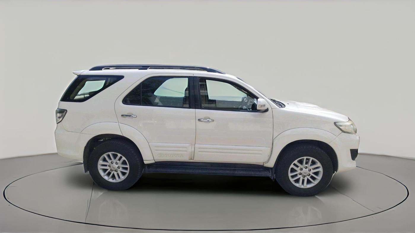 2014 Toyota Fortuner 3.0 4X2 AT, Diesel, Automatic, 2,27,890 km, exterior