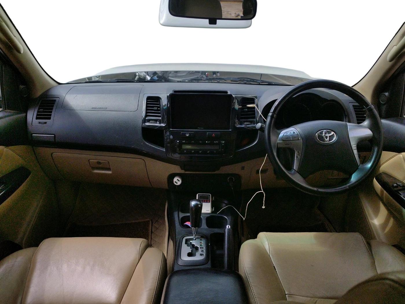 2014 Toyota Fortuner 3.0 4X2 AT, Diesel, Automatic, 2,27,890 km, interior