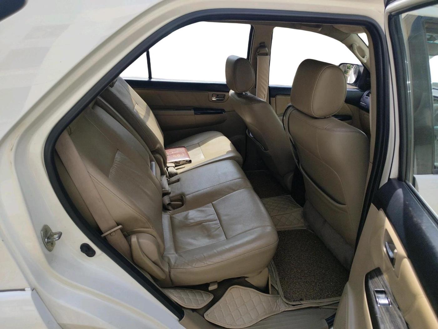 2014 Toyota Fortuner 3.0 4X2 AT, Diesel, Automatic, 2,27,890 km, interior