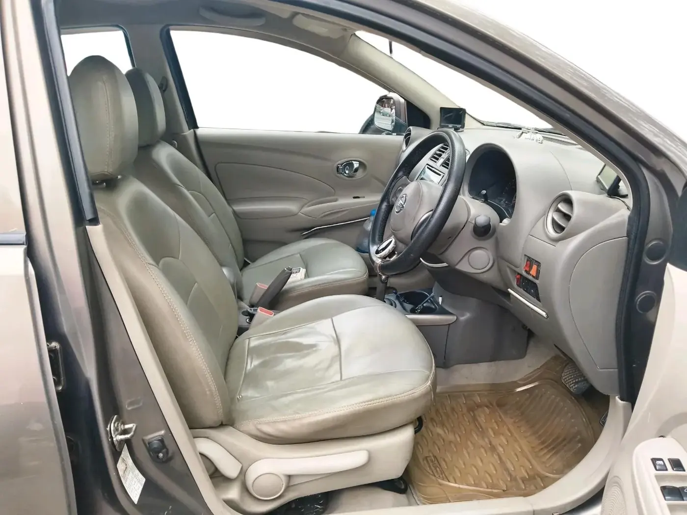 2013 Nissan Sunny XL CVT, Petrol, Automatic, 1,64,697 km, interior