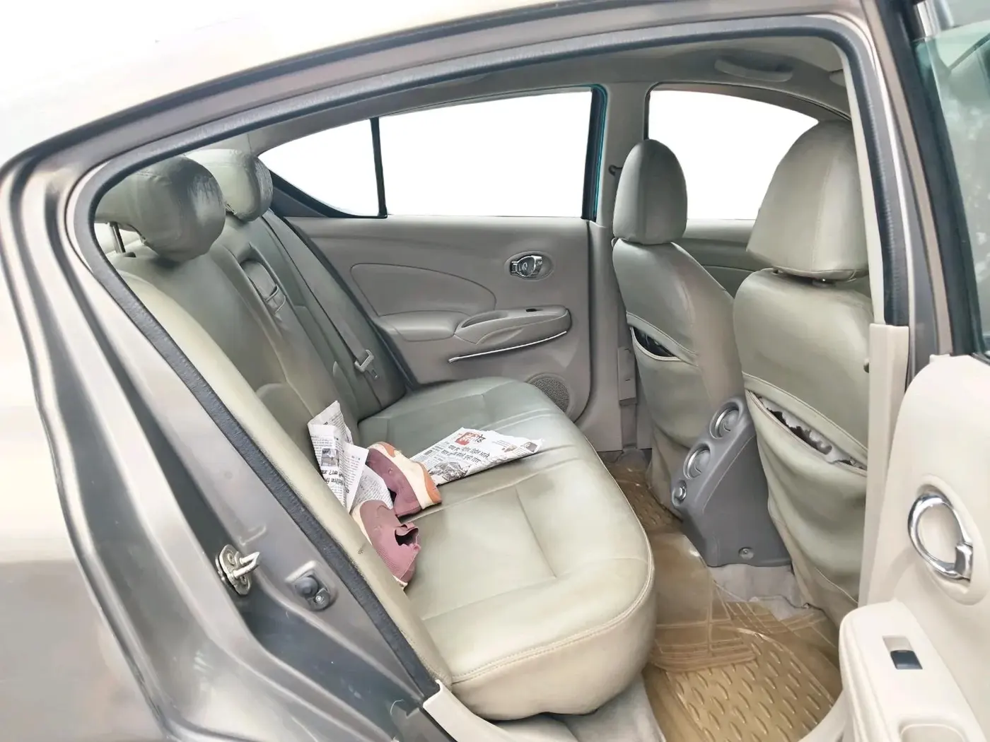 2013 Nissan Sunny XL CVT, Petrol, Automatic, 1,64,697 km, interior