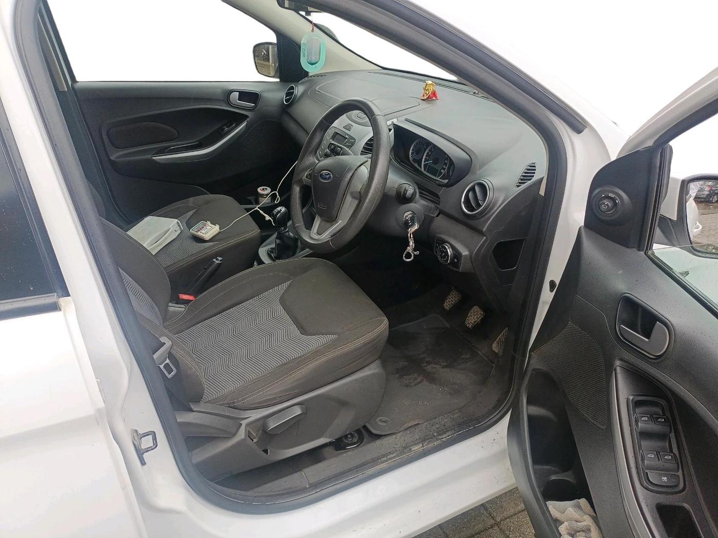 2016 Ford New Figo TITANIUM 1.2 PETROL MT, Petrol, Manual, 41,750 km, interior