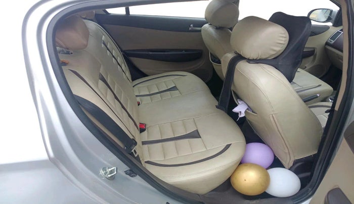 2011 Hyundai i20 SPORTZ 1.2, Petrol, Manual, 1,07,028 km, interior