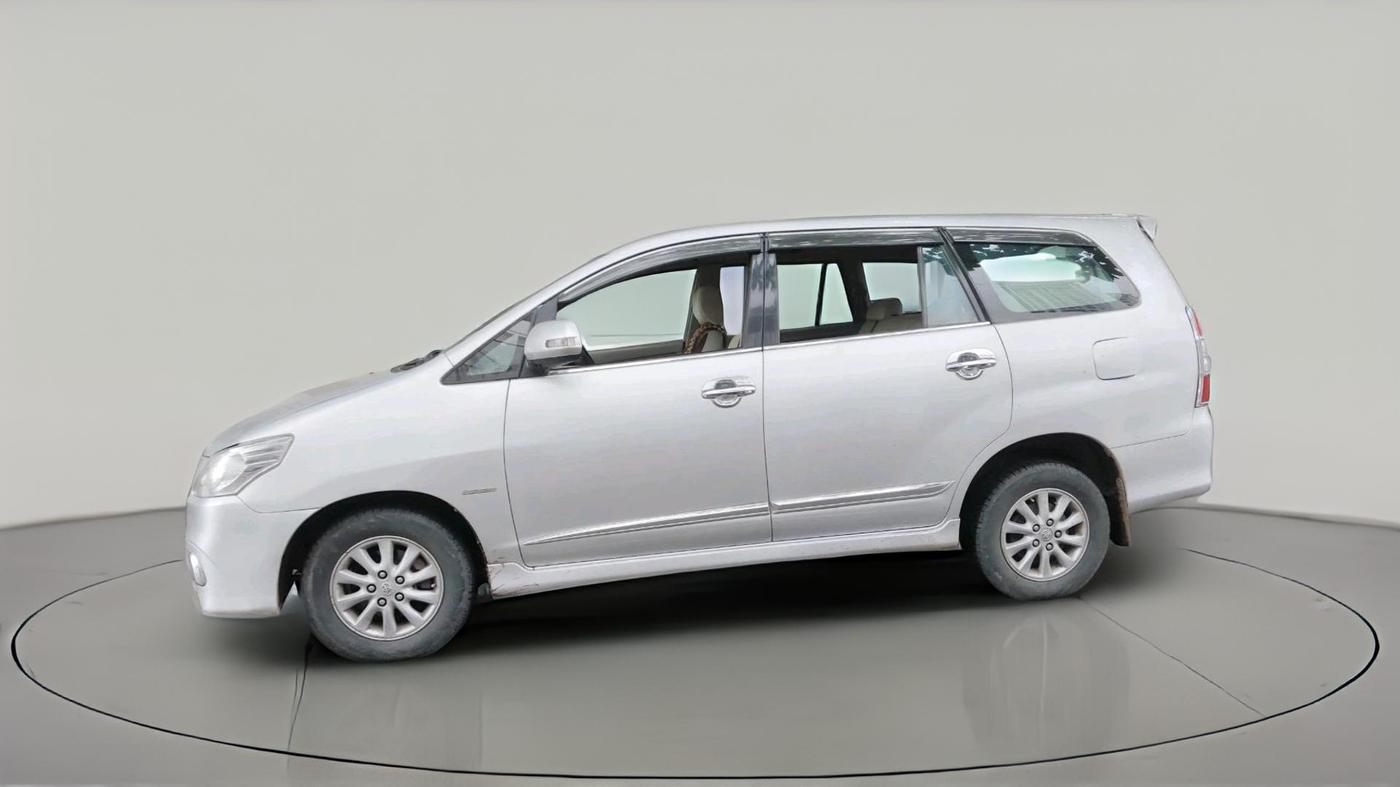 2014 Toyota Innova 2.5 VX 8 STR, Diesel, Manual, 3,33,485 km, exterior