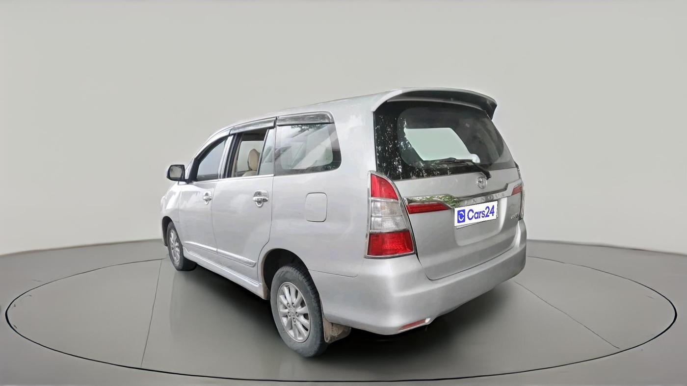 2014 Toyota Innova 2.5 VX 8 STR, Diesel, Manual, 3,33,485 km, exterior