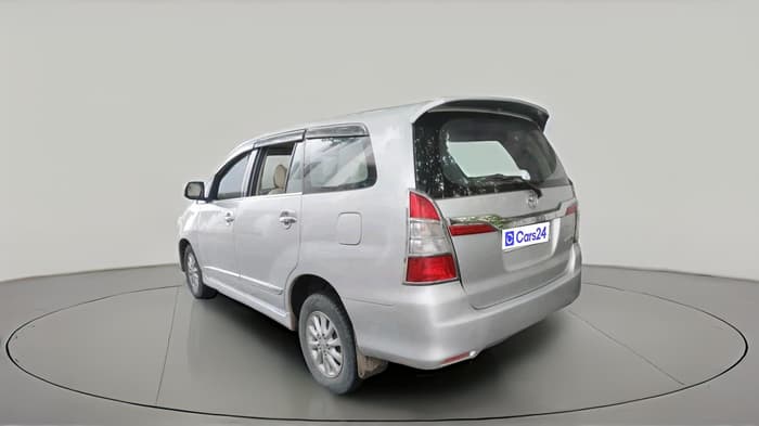 2014 Toyota Innova 2.5 VX 8 STR, Diesel, Manual, 3,33,485 km, exterior