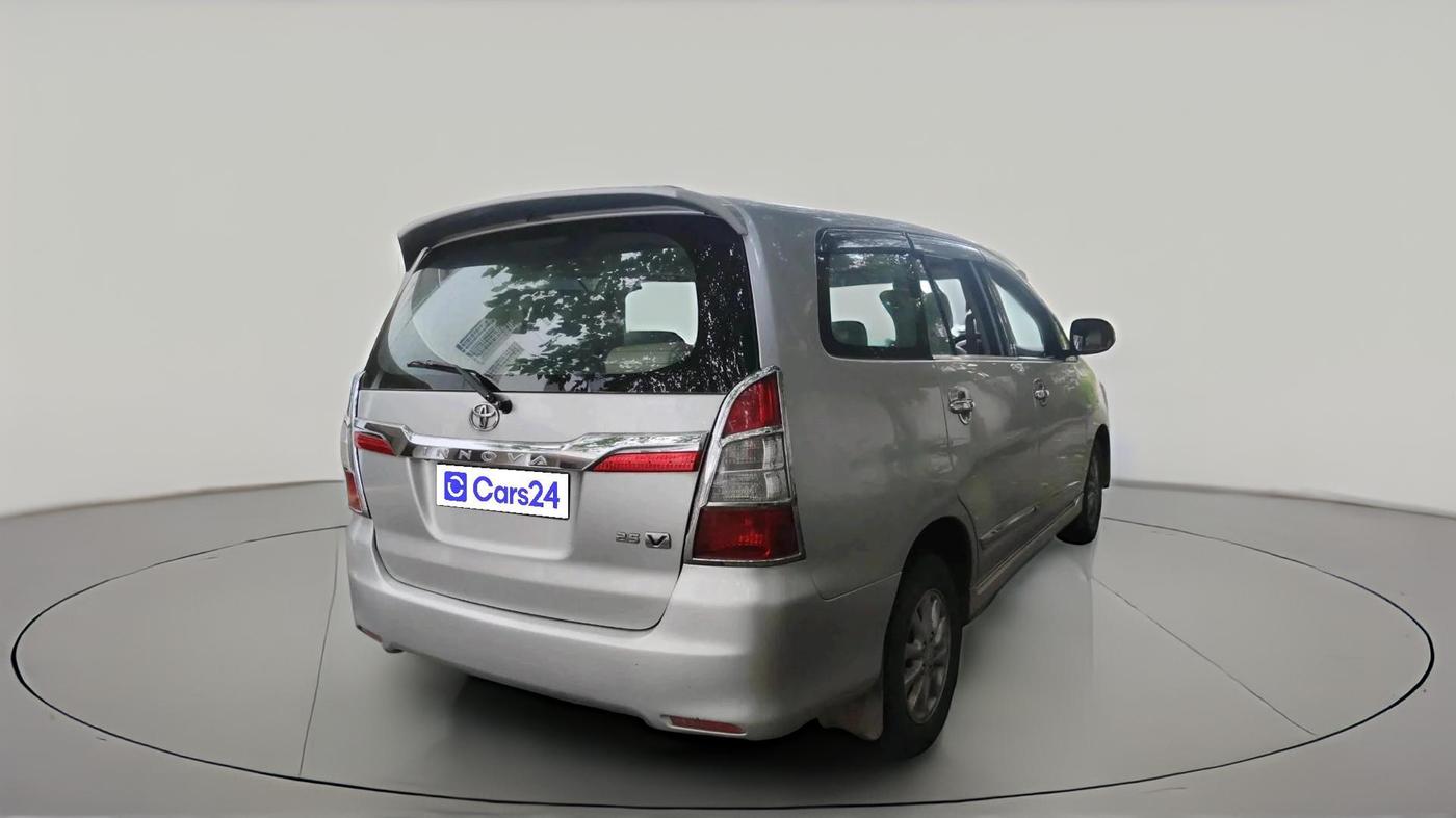 2014 Toyota Innova 2.5 VX 8 STR, Diesel, Manual, 3,33,485 km, exterior