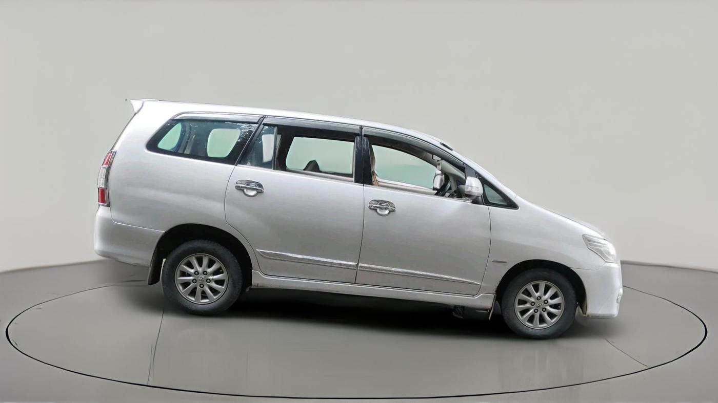 2014 Toyota Innova 2.5 VX 8 STR, Diesel, Manual, 3,33,485 km, exterior