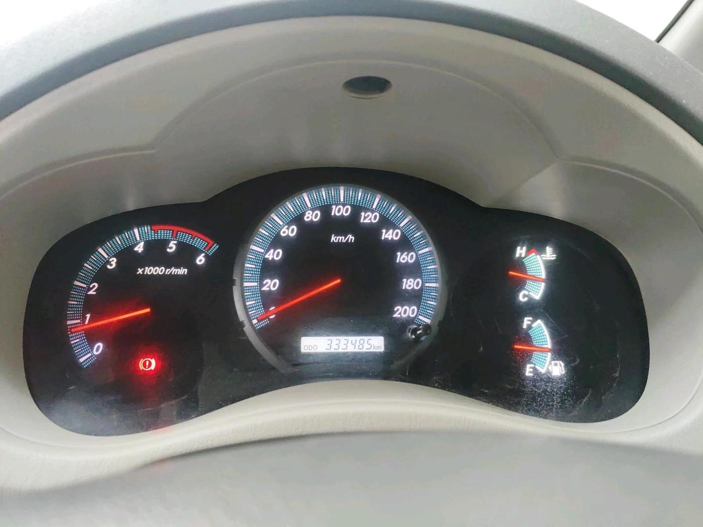 2014 Toyota Innova 2.5 VX 8 STR, Diesel, Manual, 3,33,485 km, interior