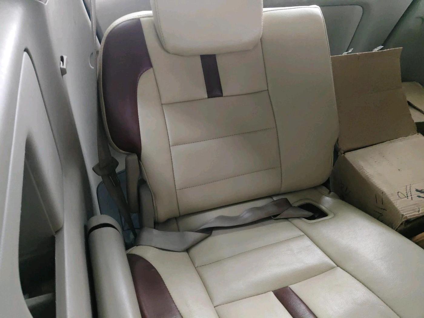 2014 Toyota Innova 2.5 VX 8 STR, Diesel, Manual, 3,33,485 km, interior