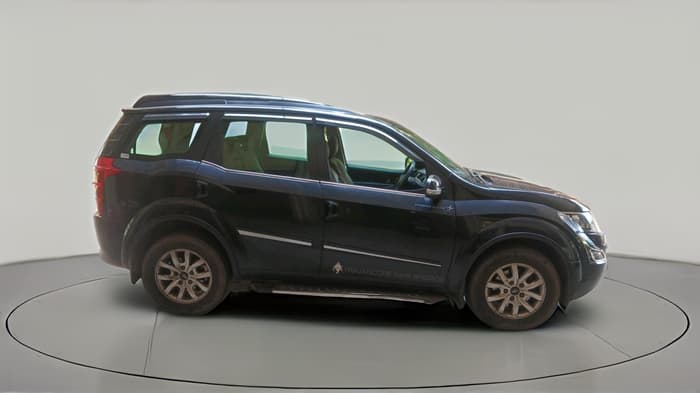 2017 Mahindra XUV500 W10, Diesel, Manual, 70,990 km, exterior