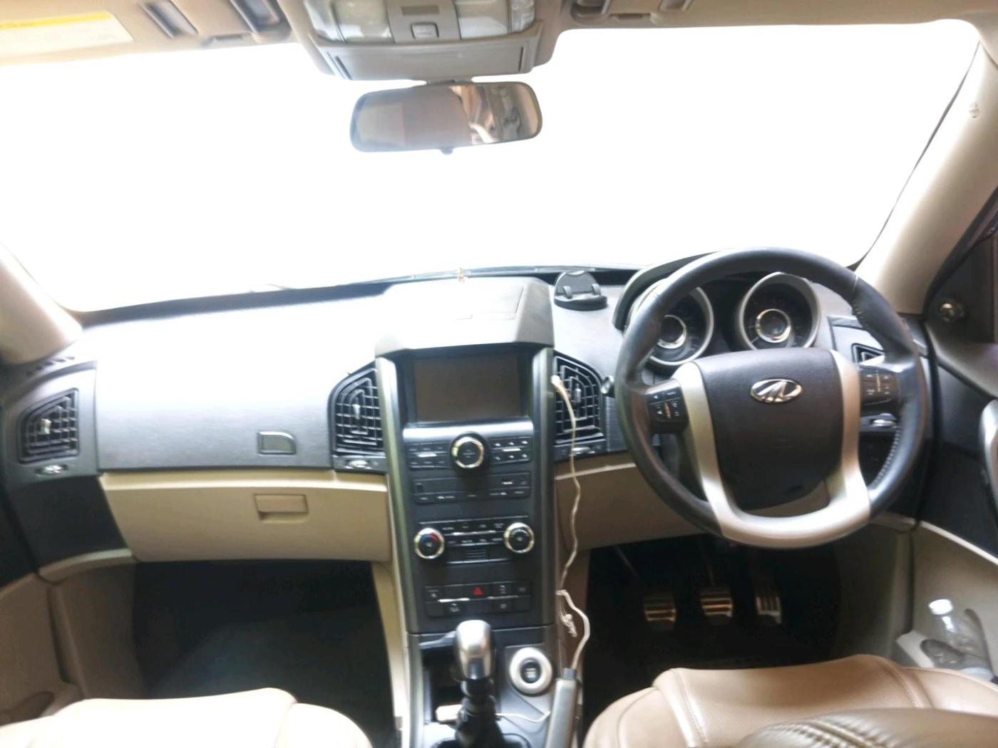 2017 Mahindra XUV500 W10, Diesel, Manual, 70,990 km, interior