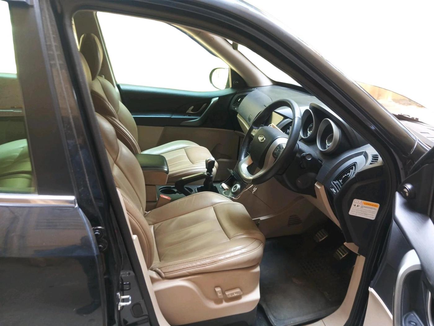 2017 Mahindra XUV500 W10, Diesel, Manual, 70,990 km, interior