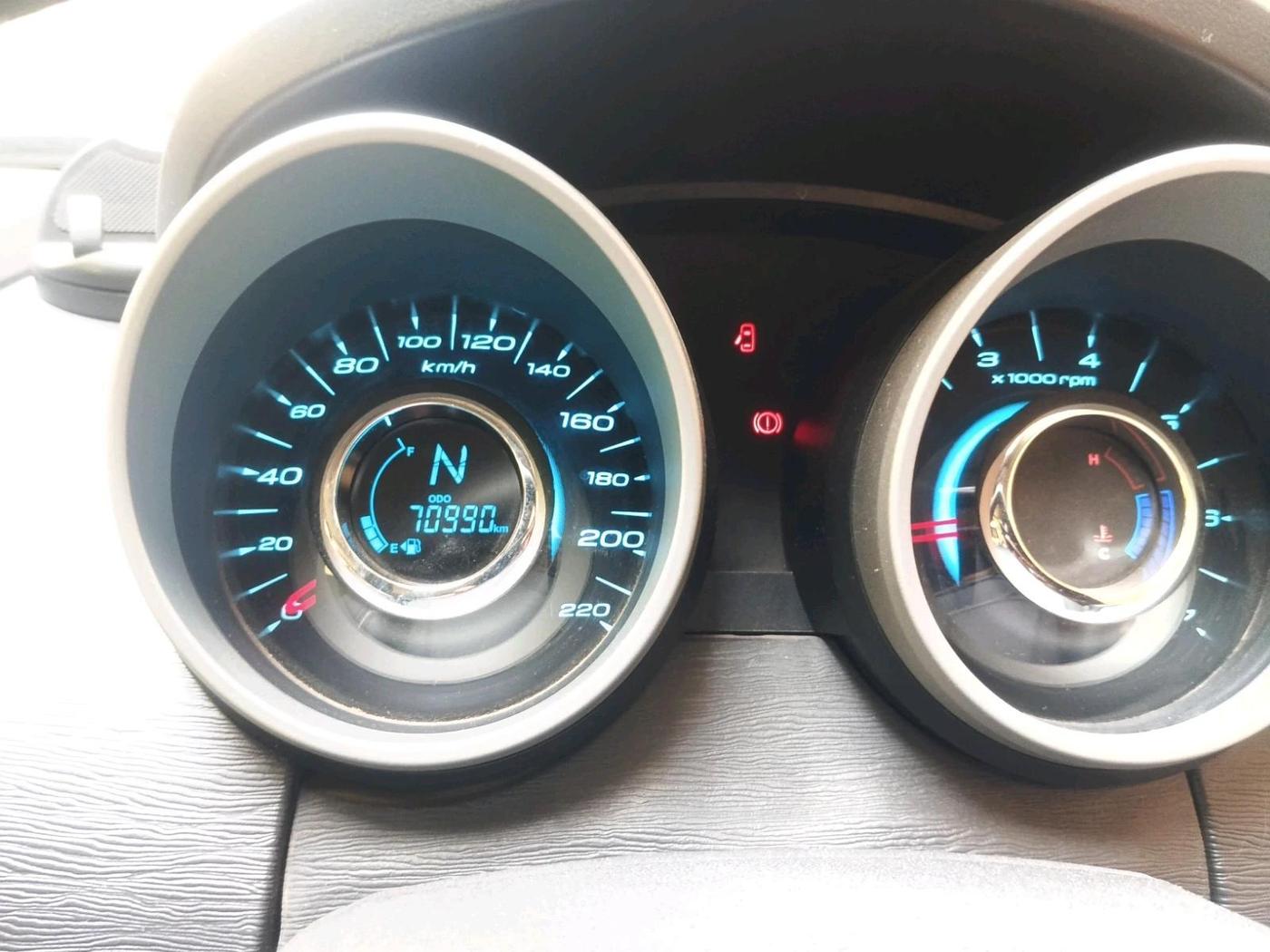 2017 Mahindra XUV500 W10, Diesel, Manual, 70,990 km, interior