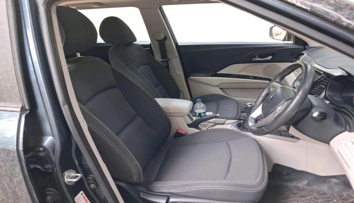 2023 Mahindra XUV300 W8 1.5 DIESEL, Diesel, Manual, 38,362 km, interior