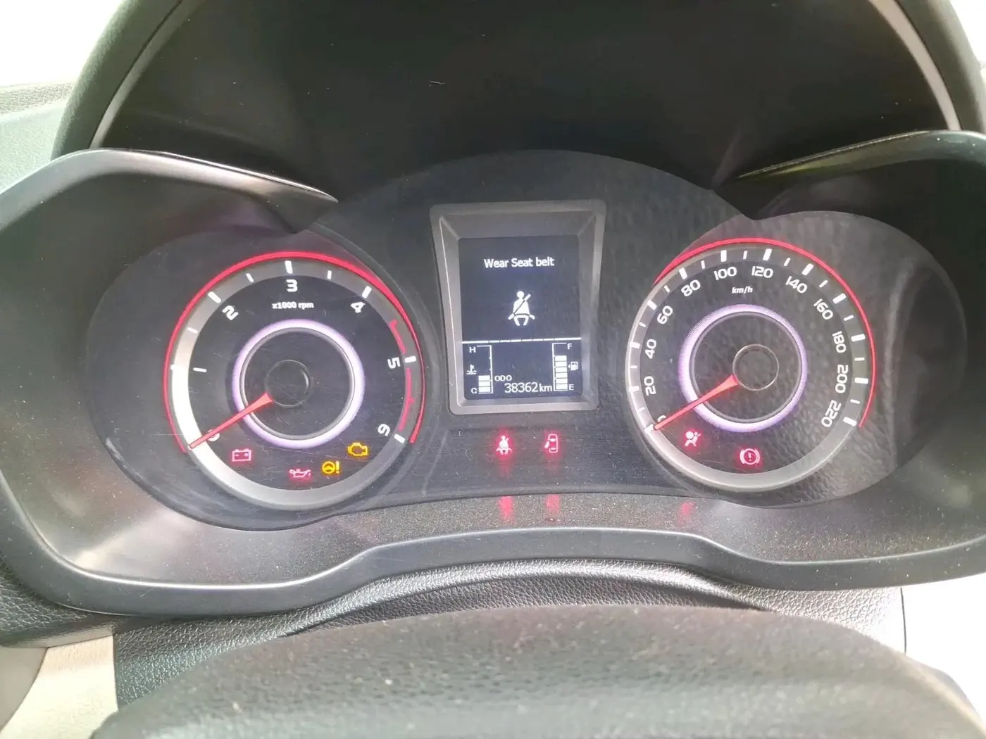 2023 Mahindra XUV300 W8 1.5 DIESEL, Diesel, Manual, 38,362 km, interior