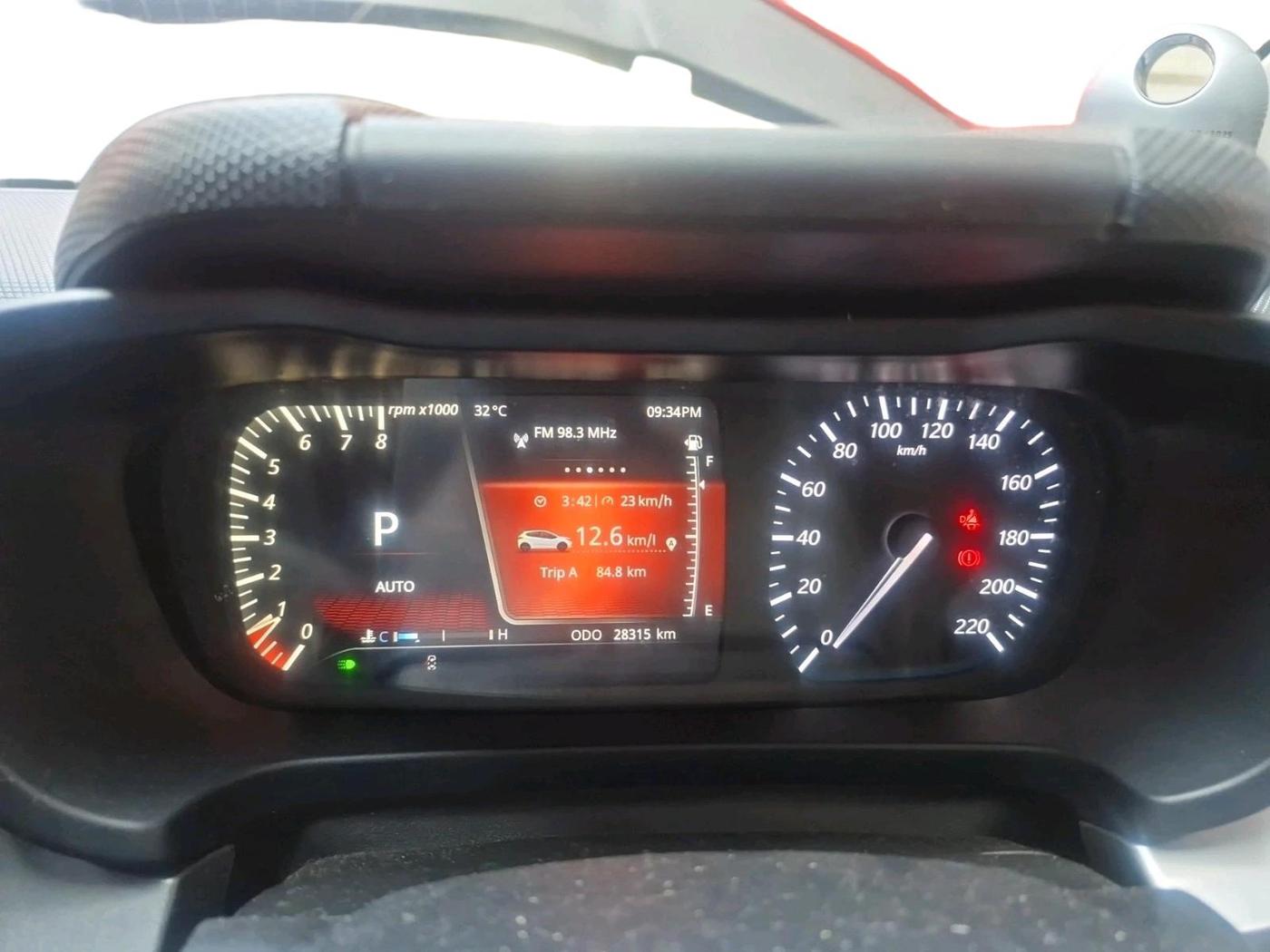 2023 Tata ALTROZ XZA + SUNROOF, Petrol, Automatic, 28,315 km, interior