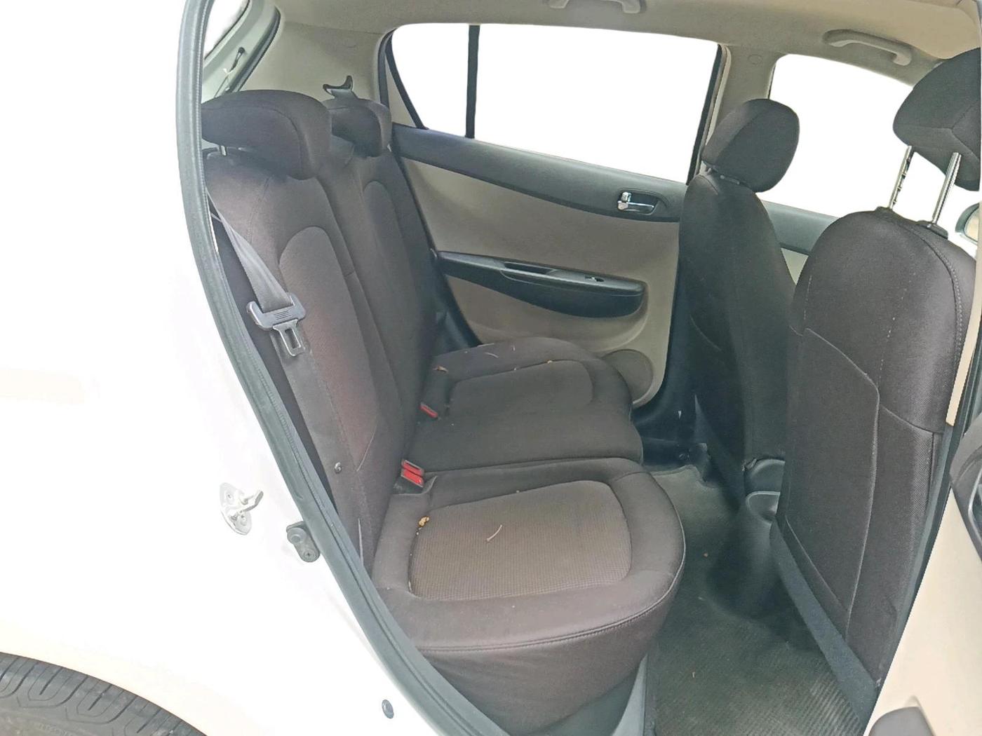 2012 Hyundai i20 SPORTZ 1.2, Petrol, Manual, 81,624 km, interior