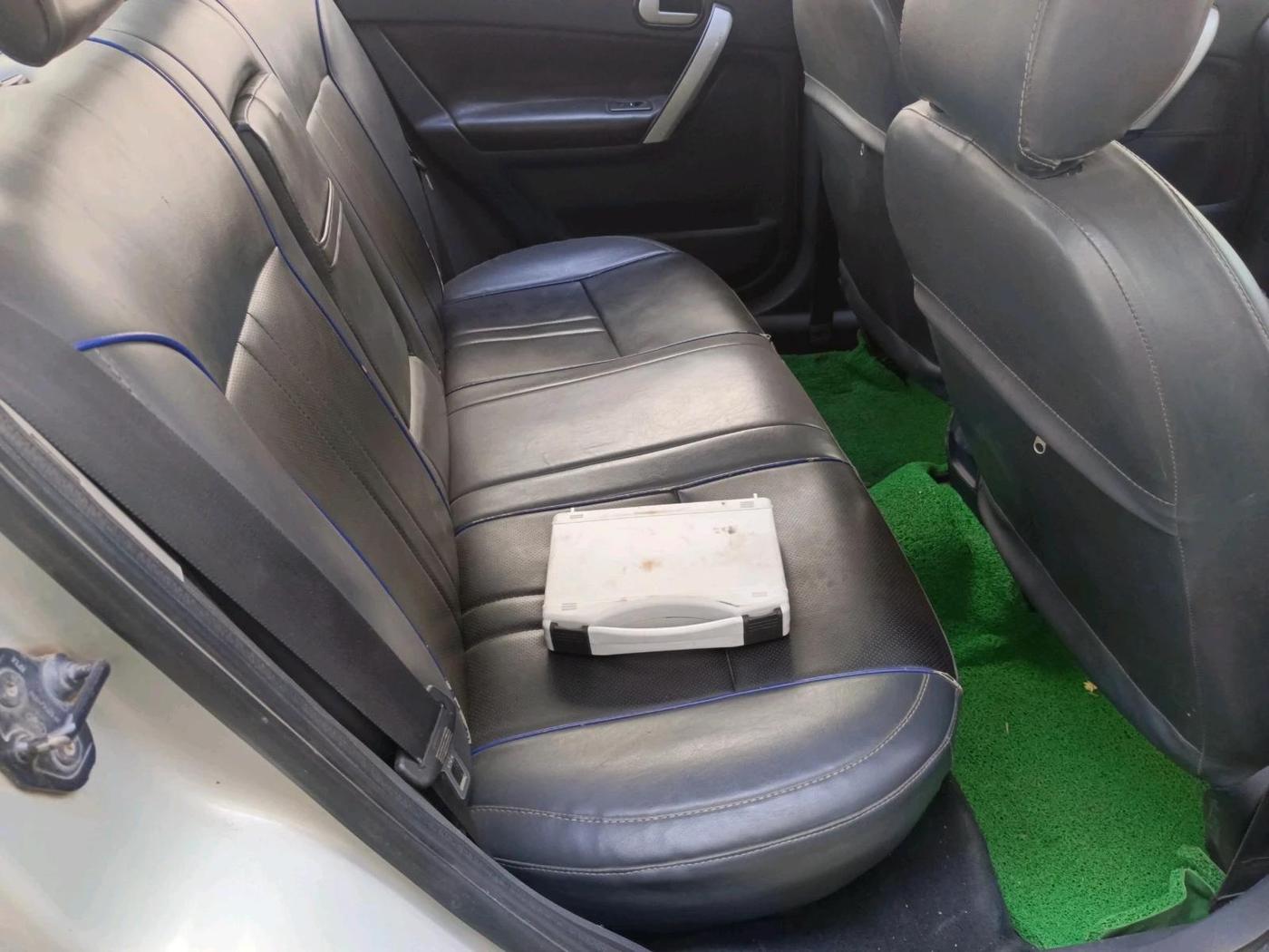 2012 Ford Fiesta STYLE PETROL MT, Petrol, Manual, 1,57,050 km, interior