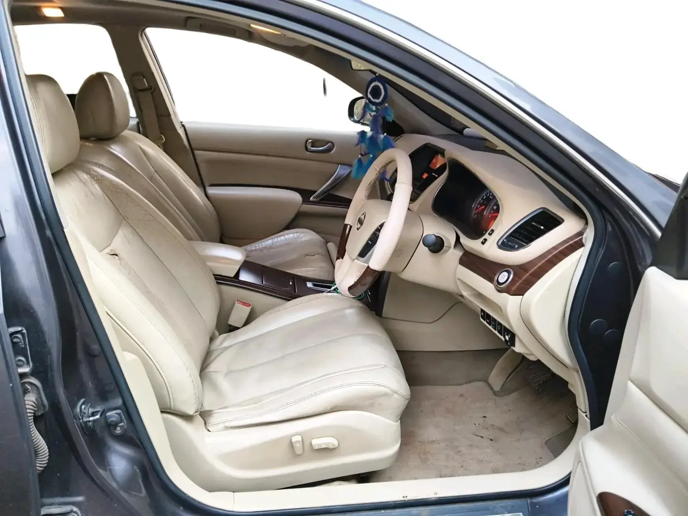 2011 Nissan Teana 250XV, CNG, Automatic, 1,11,761 km, interior