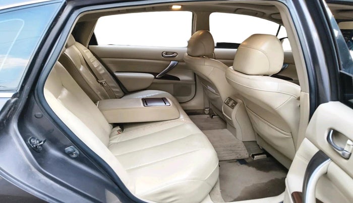 2011 Nissan Teana 250XV, CNG, Automatic, 1,11,761 km, interior