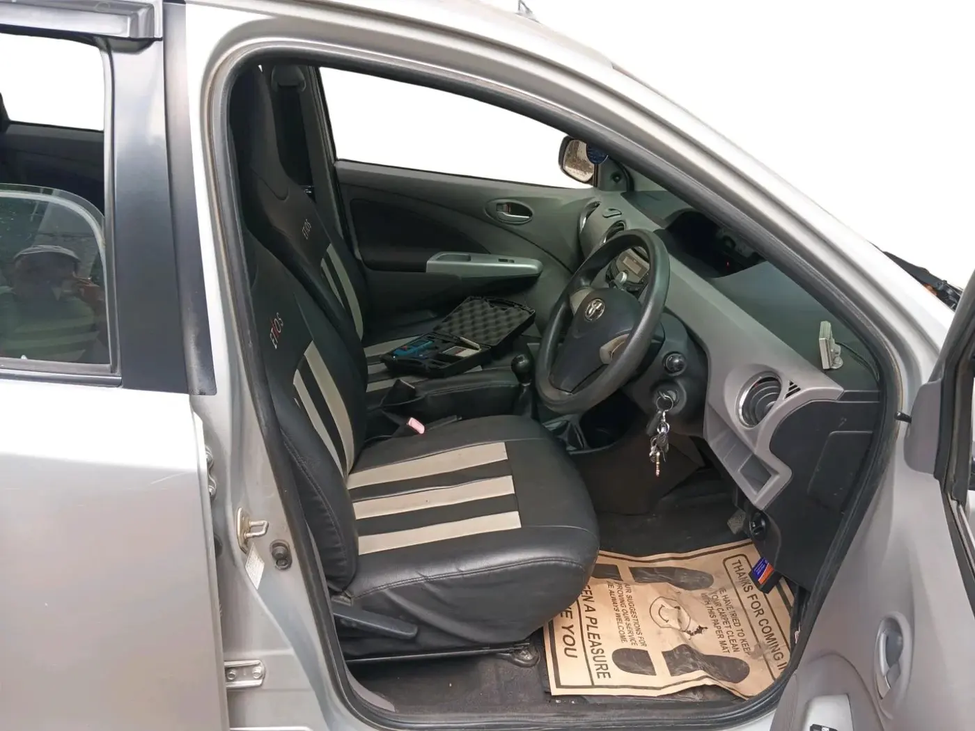 2011 Toyota Etios Liva V, Petrol, Manual, 37,092 km, interior