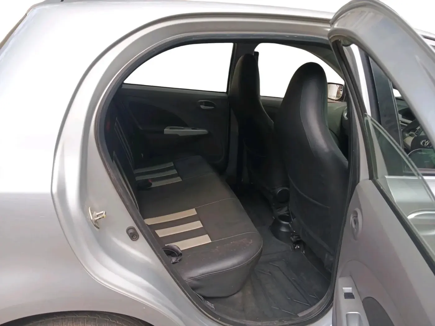 2011 Toyota Etios Liva V, Petrol, Manual, 37,092 km, interior