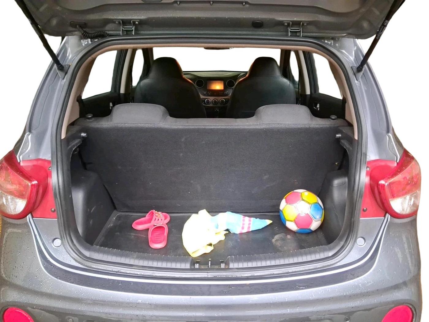 2017 Hyundai Grand i10 SPORTZ (O) AT 1.2 KAPPA VTVT, Petrol, Automatic, 50,224 km, exterior