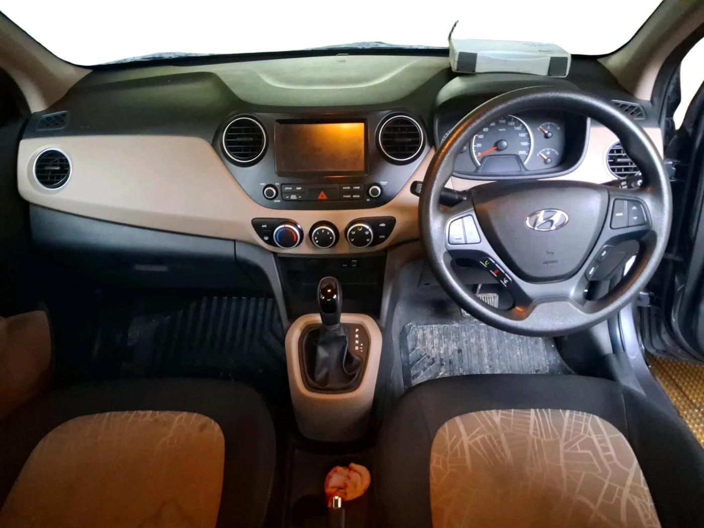 2017 Hyundai Grand i10 SPORTZ (O) AT 1.2 KAPPA VTVT, Petrol, Automatic, 50,224 km, interior