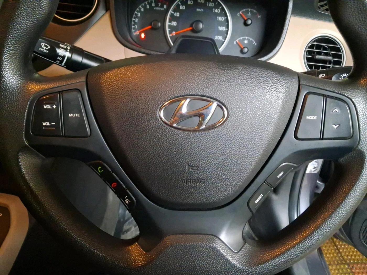 2017 Hyundai Grand i10 SPORTZ (O) AT 1.2 KAPPA VTVT, Petrol, Automatic, 50,224 km, interior