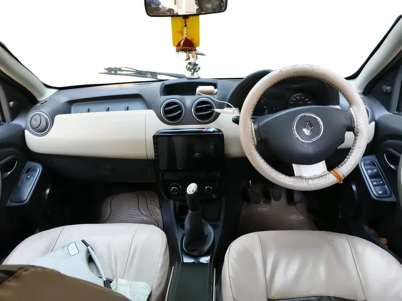 2013 Renault Duster RXL PETROL, Petrol, Manual, 1,15,462 km, interior
