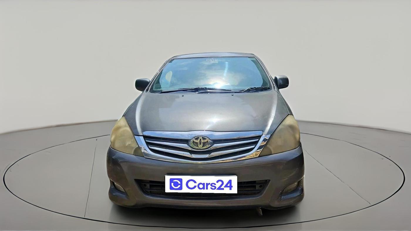 2011 Toyota Innova 2.5 G4 8 STR, Diesel, Manual, 3,27,739 km, exterior