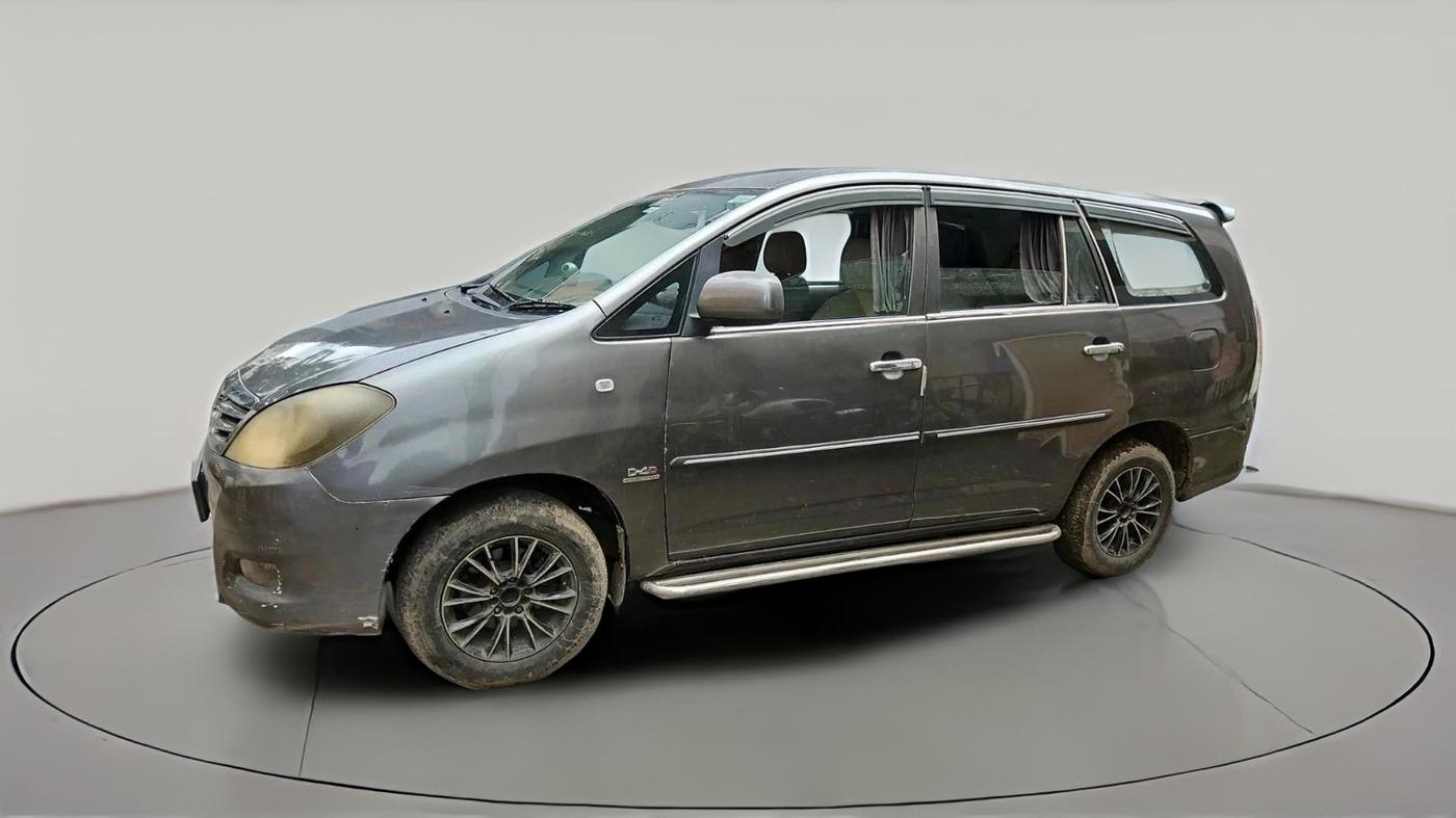2011 Toyota Innova 2.5 G4 8 STR, Diesel, Manual, 3,27,739 km, exterior