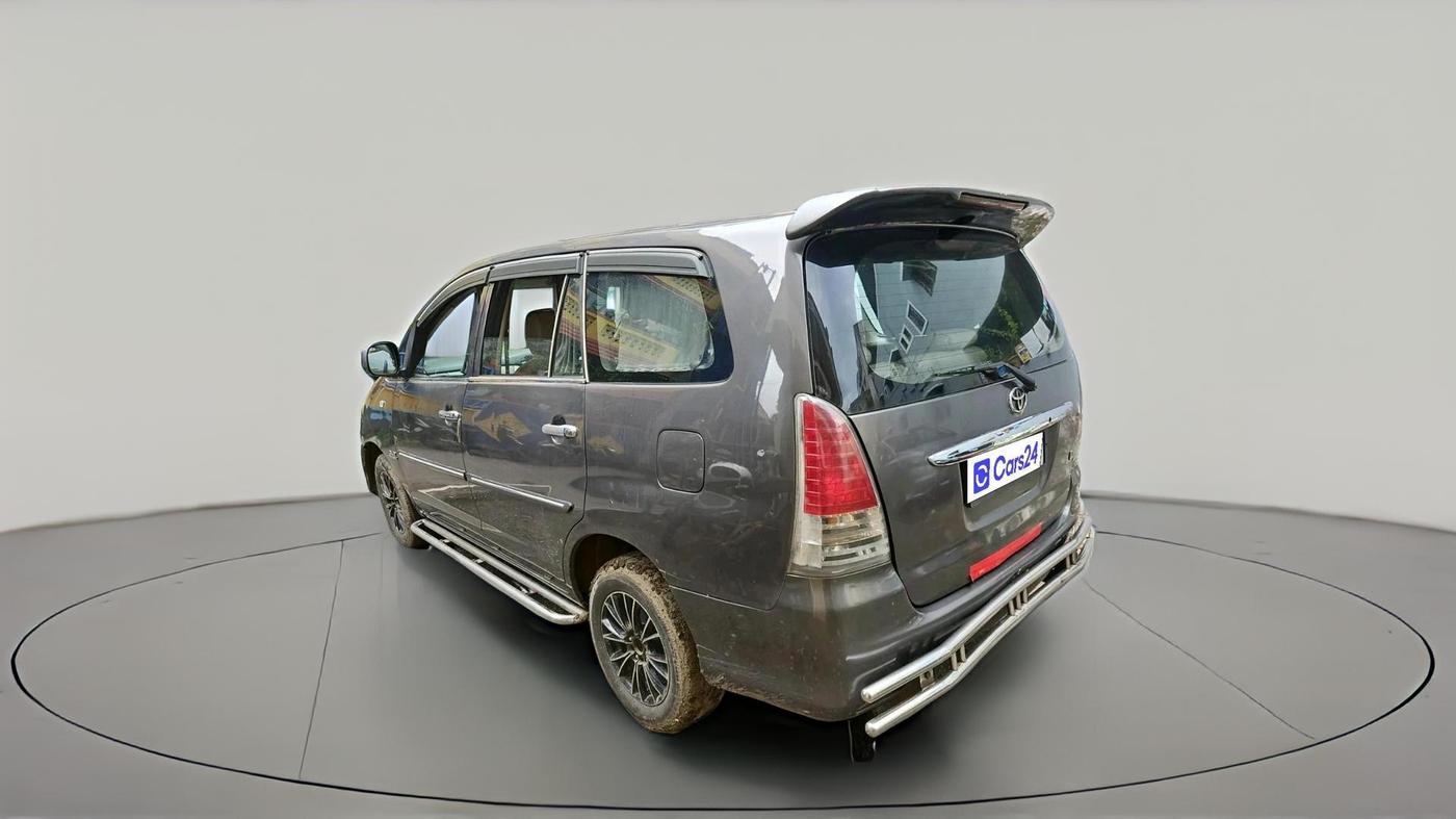 2011 Toyota Innova 2.5 G4 8 STR, Diesel, Manual, 3,27,739 km, exterior