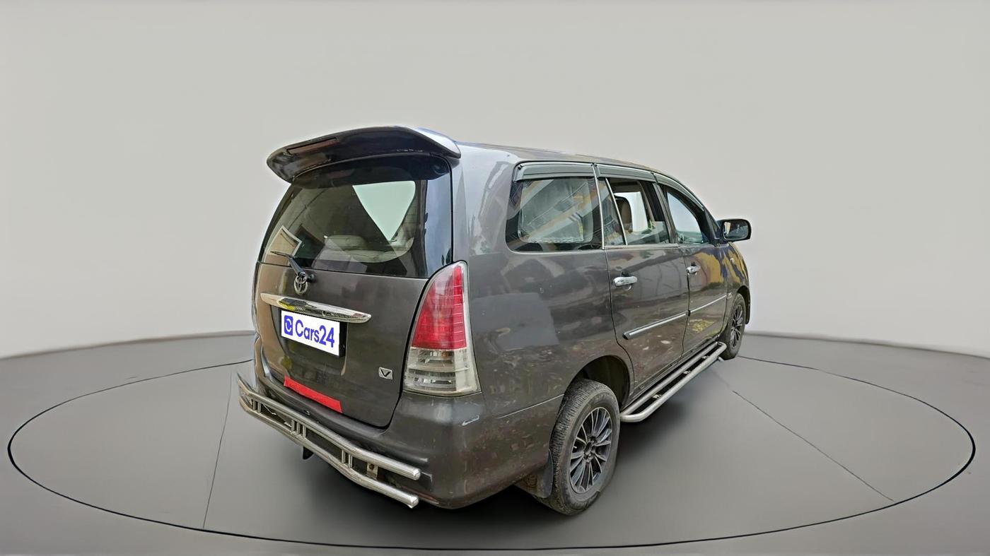 2011 Toyota Innova 2.5 G4 8 STR, Diesel, Manual, 3,27,739 km, exterior