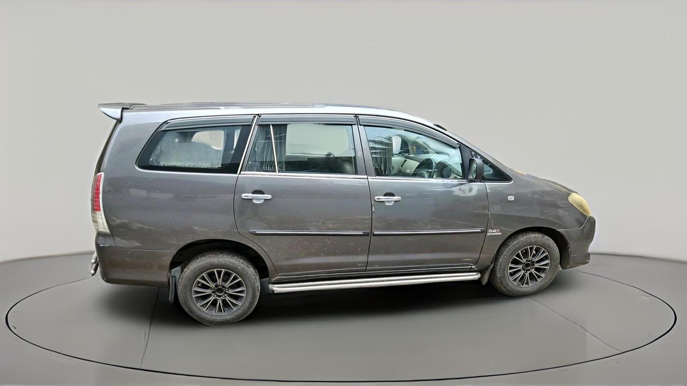 2011 Toyota Innova 2.5 G4 8 STR, Diesel, Manual, 3,27,739 km, exterior