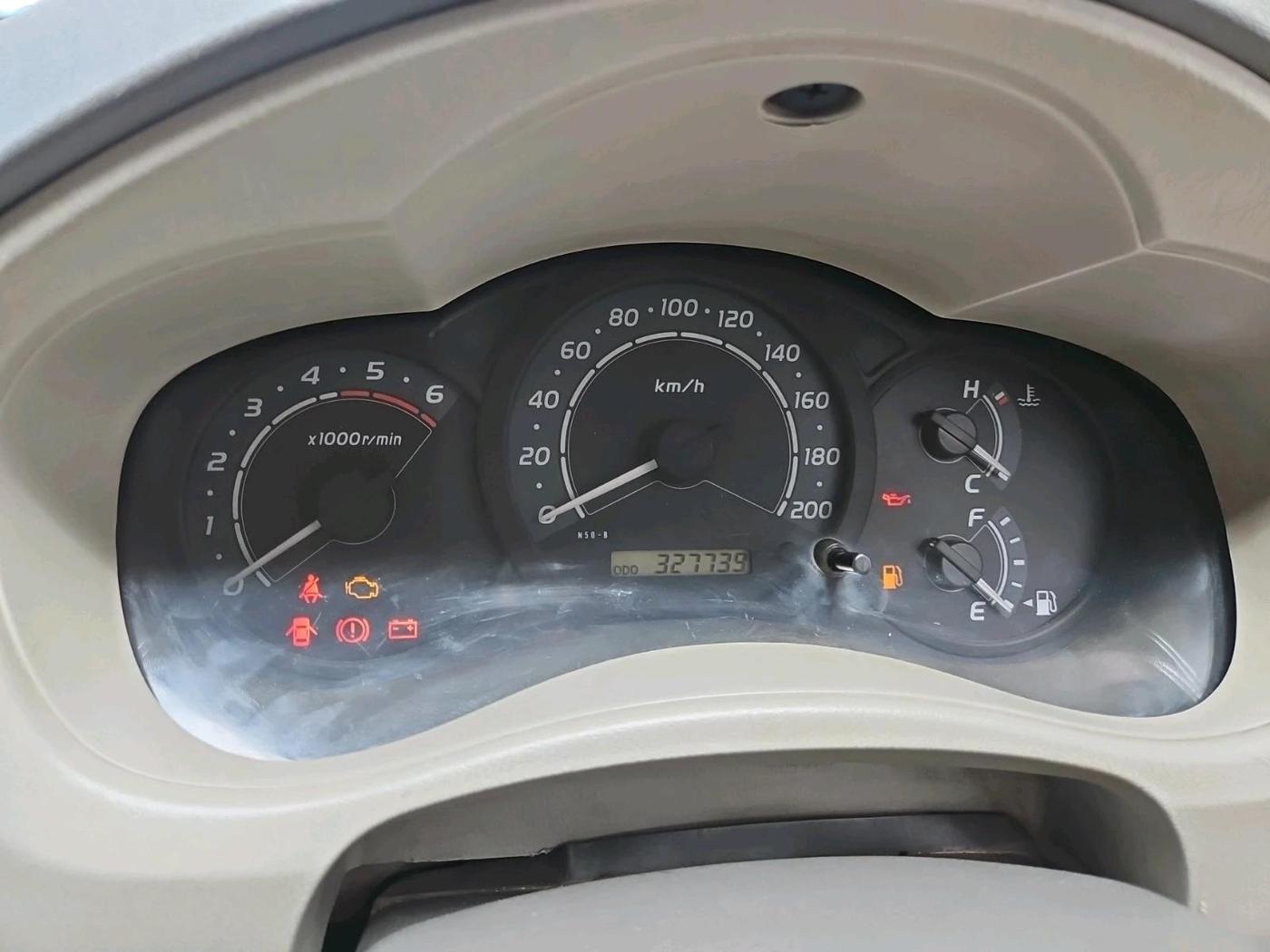 2011 Toyota Innova 2.5 G4 8 STR, Diesel, Manual, 3,27,739 km, interior