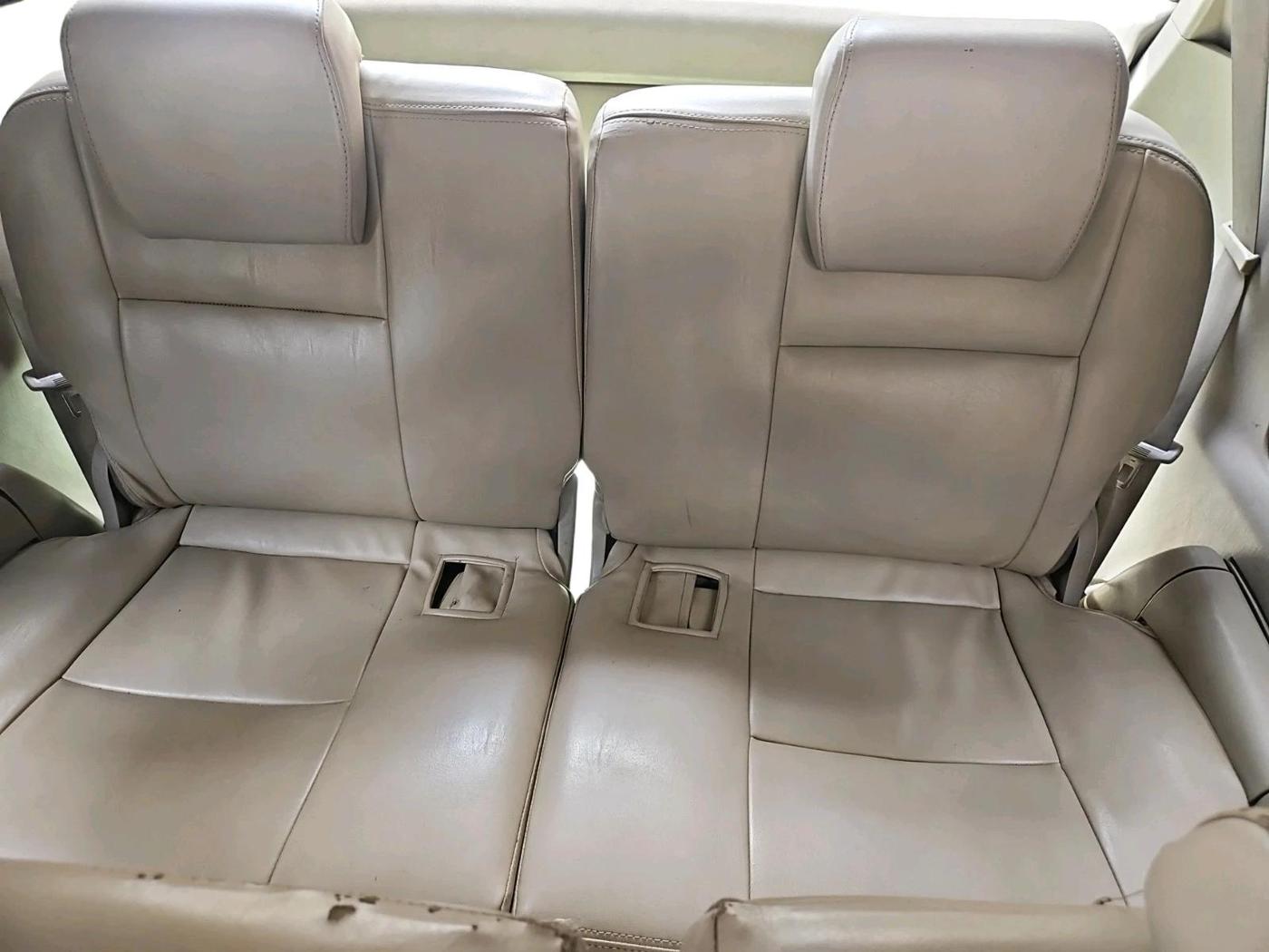 2011 Toyota Innova 2.5 G4 8 STR, Diesel, Manual, 3,27,739 km, interior