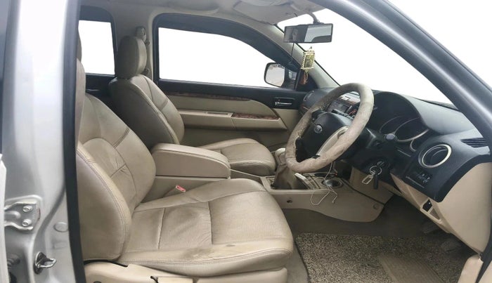 2011 Ford Endeavour 2.5L 4X2 MT, Diesel, Manual, 1,69,305 km, interior