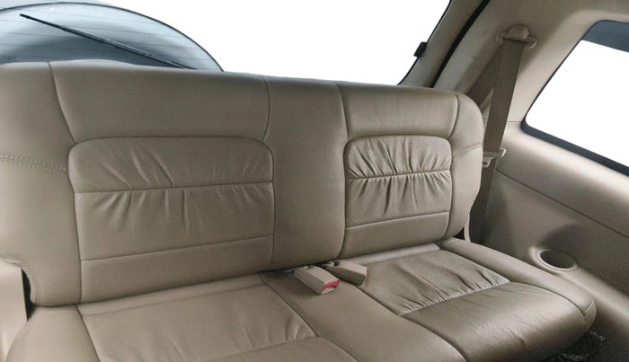 2011 Ford Endeavour 2.5L 4X2 MT, Diesel, Manual, 1,69,305 km, interior