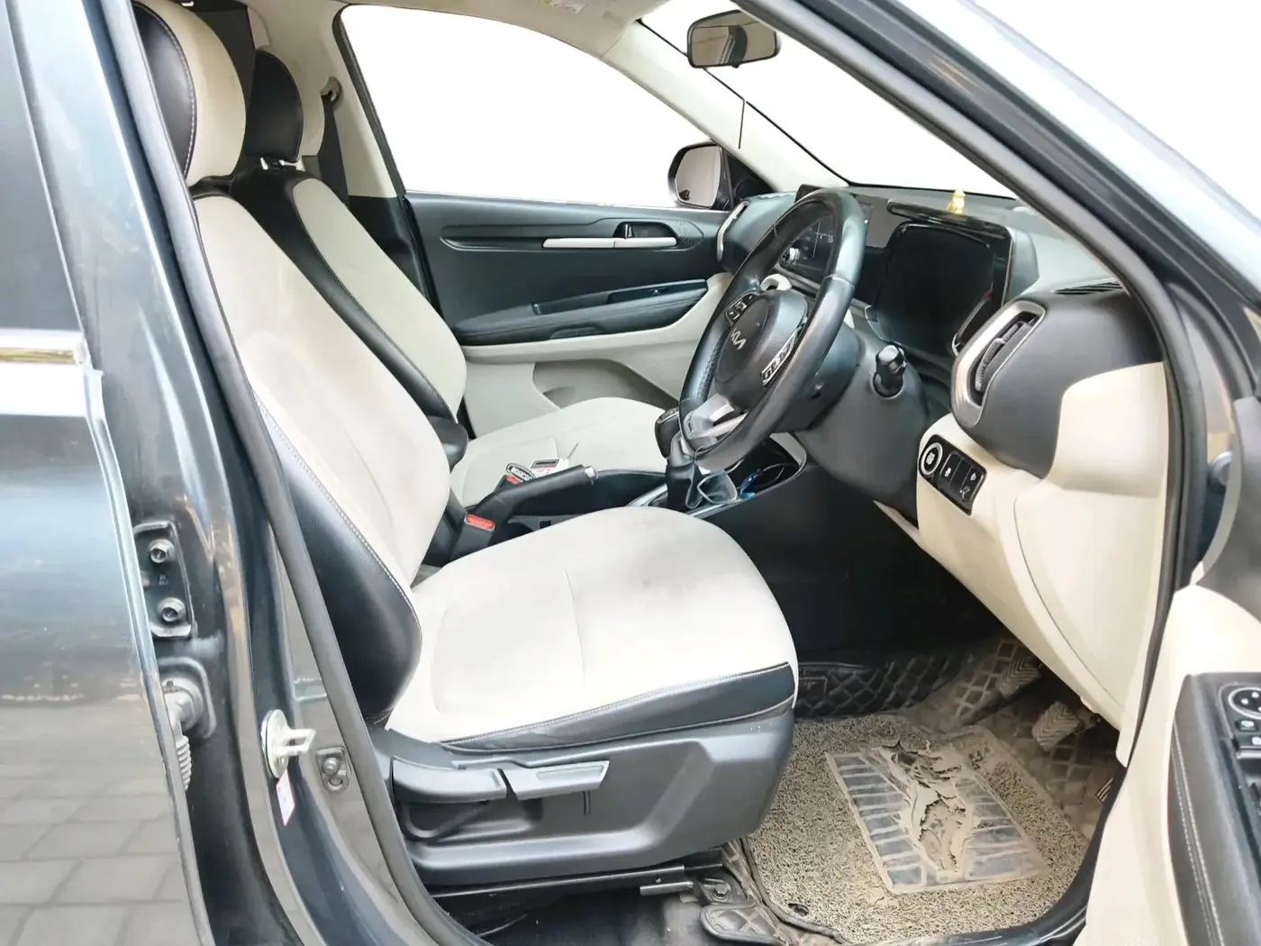 2022 KIA SONET HTX ANNIVERSARY EDITION 1.5, Diesel, Manual, 75,634 km, interior